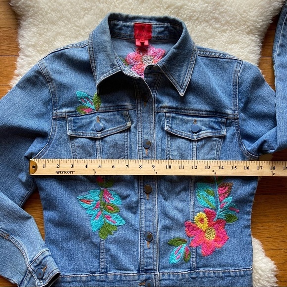 Very Vera Flower Embroidered Jean Jacket - Picture 4 of 7